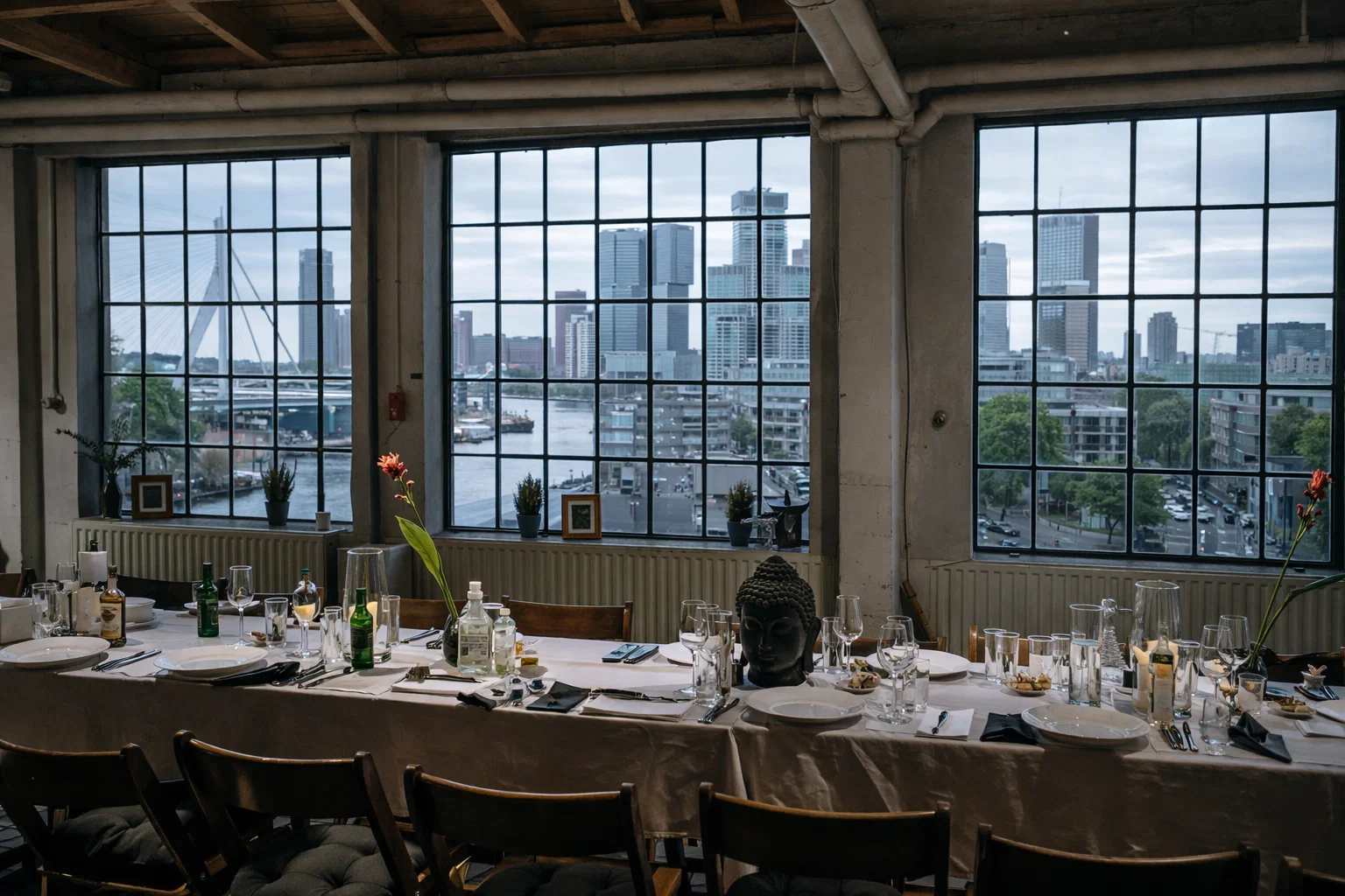 Privé diner ruimte in Rotterdam in industriële loft bij Erasmusbrug